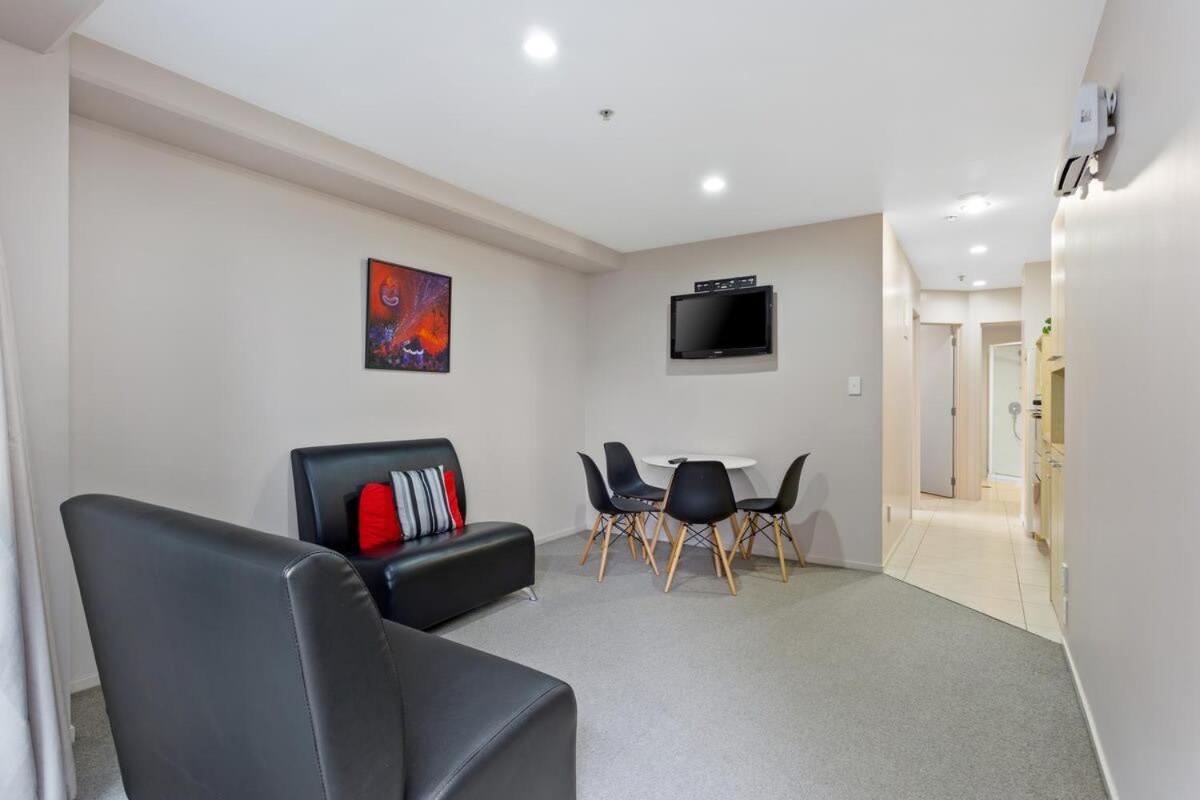 Uptown Two Bedroom Apartment With The Essentials Auckland Exterior photo