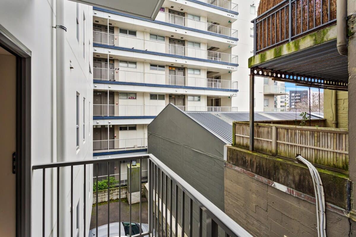 Uptown Two Bedroom Apartment With The Essentials Auckland Exterior photo